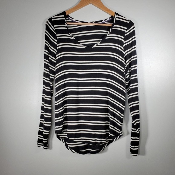 Poof! Striped V-Neck Long Sleeve Top Black White Size Medium - Picture 8 of 8